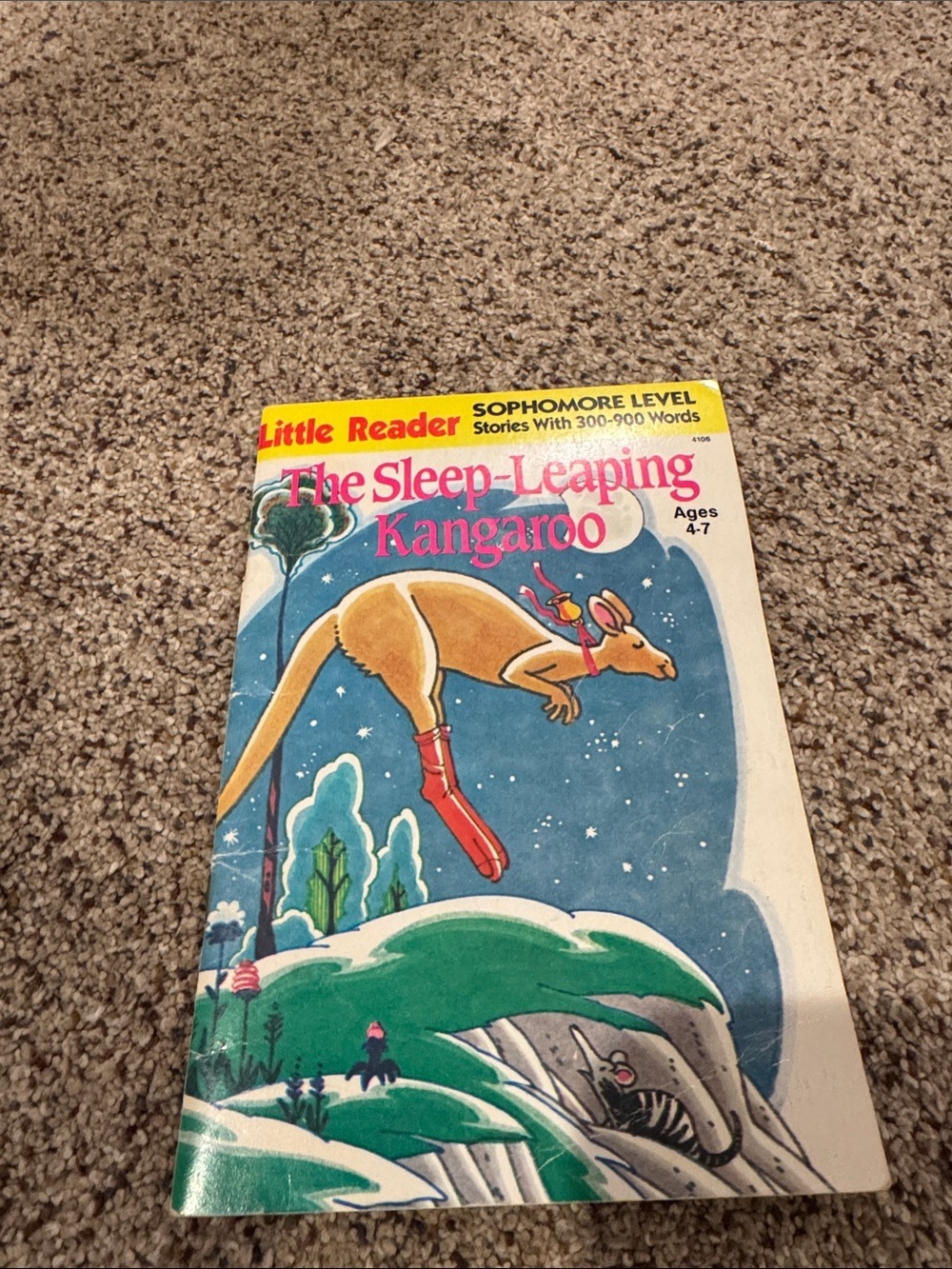 The Sleep-Leaping Kangaroo Little Reader Book - Yellow & Blue Cover